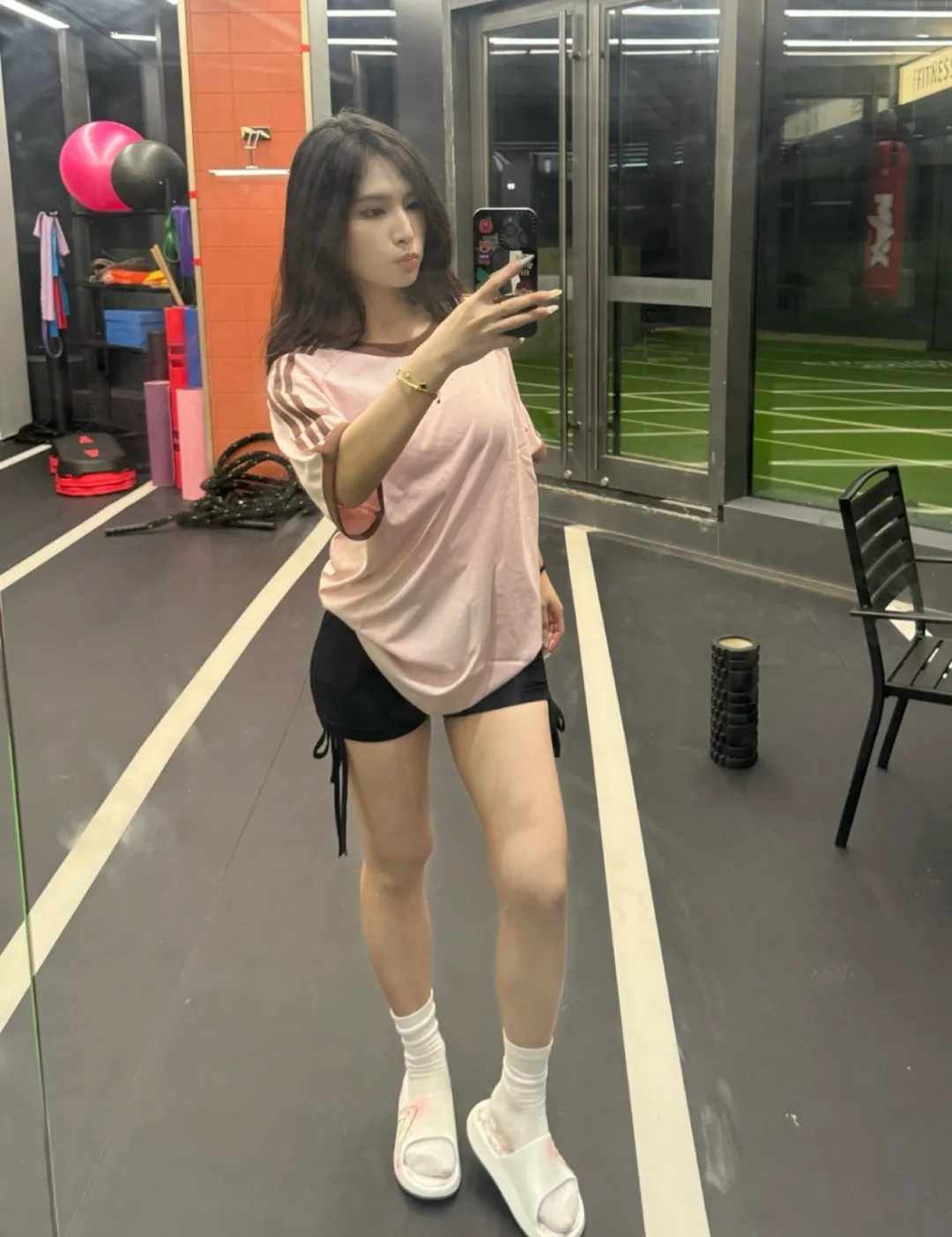 No watermark upper body rendering 𝟬𝟱𝟭𝟰𝟴# Exclusive real shot/difference between various stolen pictures and online version on the market [𝗔𝗗𝗜𝗗𝗔𝗦 Adidas Clover Classic Embroidered Couple Round Neck Short Sleeve 𝗧 Shirt] ✅Full set of 1:1 customized accessories ➕Customized three-label ➕𝗬𝘂𝗮𝗻 version hang tag ➕𝗹𝗼𝗴𝗼 packaging bag 🔥 ➕Scan the tag to enter the official website. ✅Top Original version, ins Xiaohongshu has many bloggers wearing it. Clover's latest 5-color T is really Korean casual style ➕Classic Versatile❤️ Skin-friendly and Breathable, super comfortable for daily wear. The clover logo on the chest is very recognizable. 3D three-dimensional tailoring. The upper body is crisp and stylish. The fit is loose. It covers the flesh and makes you slim. It perfectly modifies the figure. The full set of accessories is customized in a one-to-one mold, striving for excellence. Good Quality is never just talk! Color: White Pink Light Gray Green Black Tibetan Blue Size: S M L XL XXL